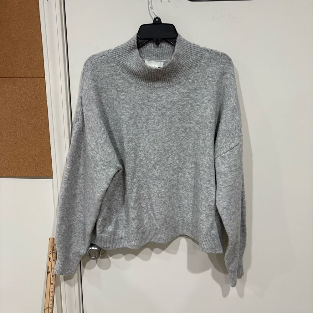 H&M Gray Turtleneck Sweater with Ribbed Trim Size XL - Picture 3 of 4